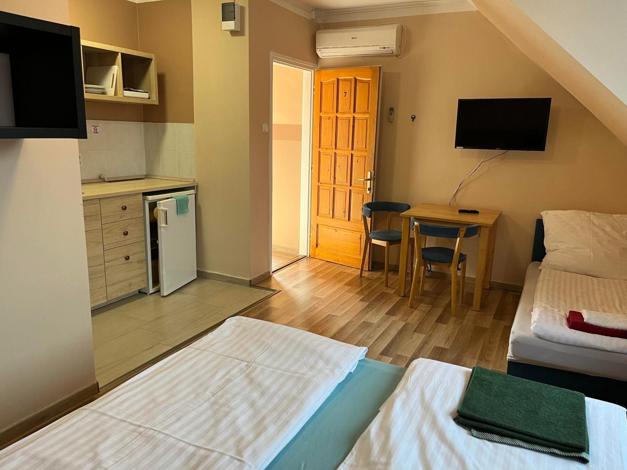 Petoefi Vendeghaz Hotel Егер Екстериор снимка