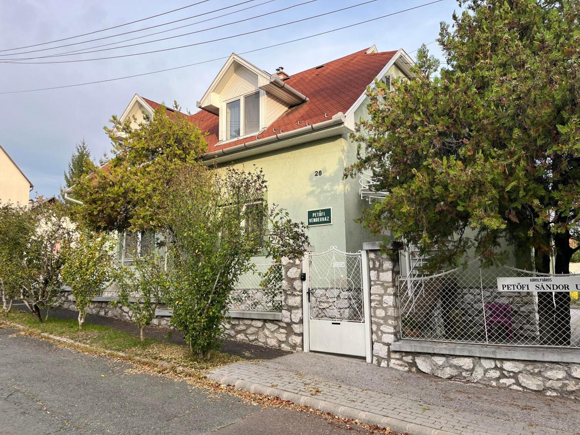 Petoefi Vendeghaz Hotel Егер Екстериор снимка