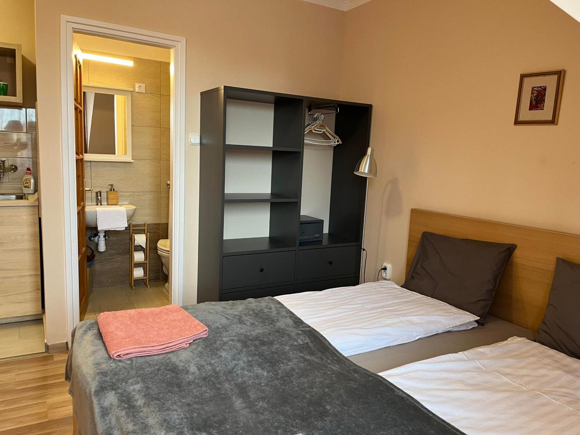 Petoefi Vendeghaz Hotel Егер Екстериор снимка